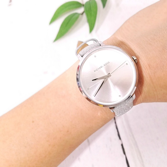 🔥NWT Michael Kors Charley Silver Watch MK2793 - Picture 7 of 8